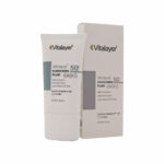 فلوئید ضد آفتاب ضد لک بی رنگ وایت ویت مناسب انواع پوست  SPF50 ویتالیر vitalayer